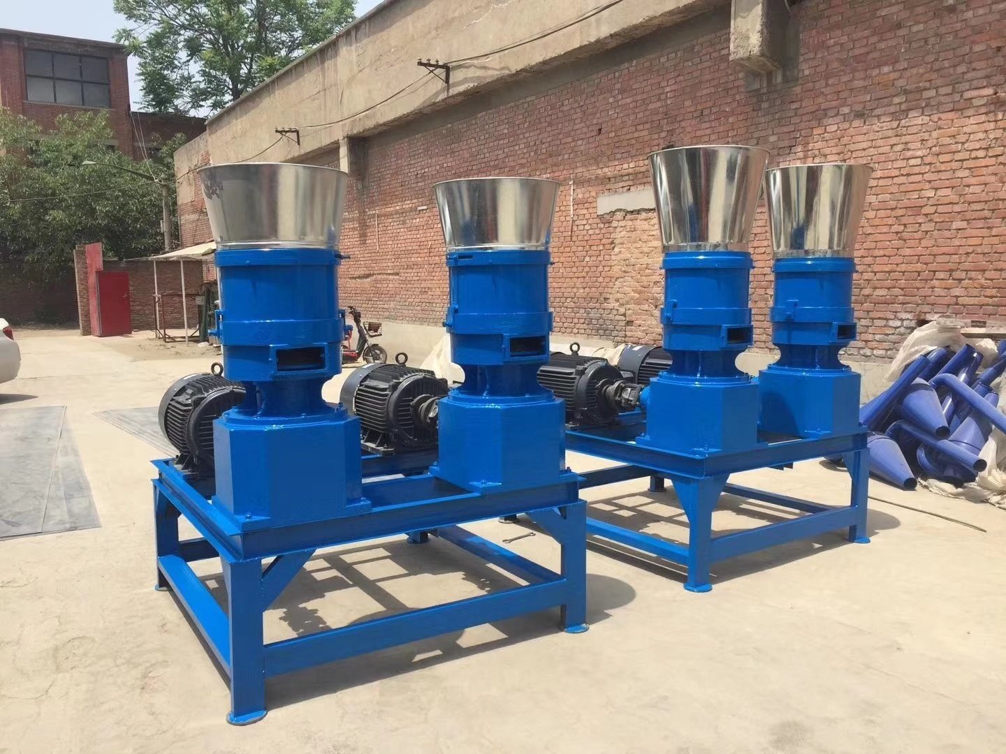 Custom Solutions for Animal Feed Production in the UK 2 MAIKONG — Which Manufacturers Provide Custom Solutions for Animal Feed Production in the UK?